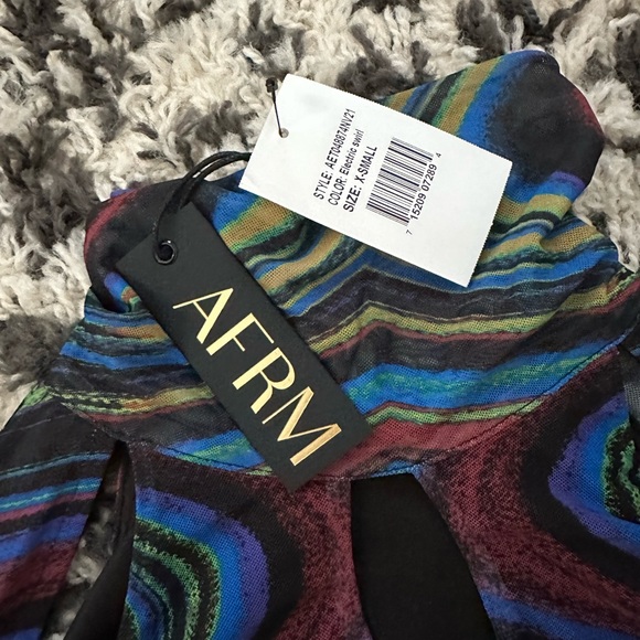 AFRM top - Picture 3 of 4